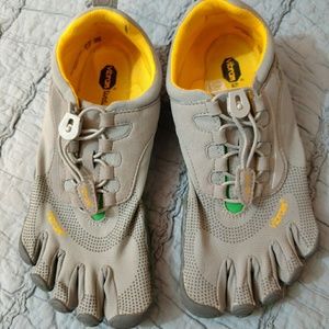 Vibram toes shoes
